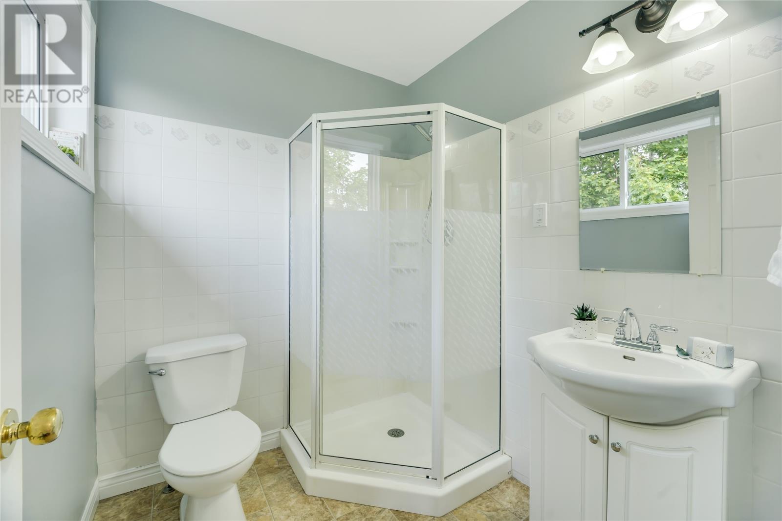 24 Middle Ridge Road Property Photo 15