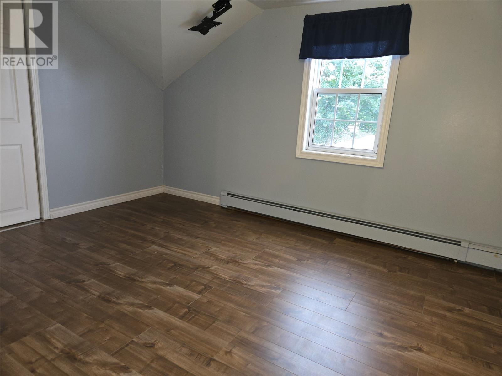 18 Crescent Street Property Photo 11