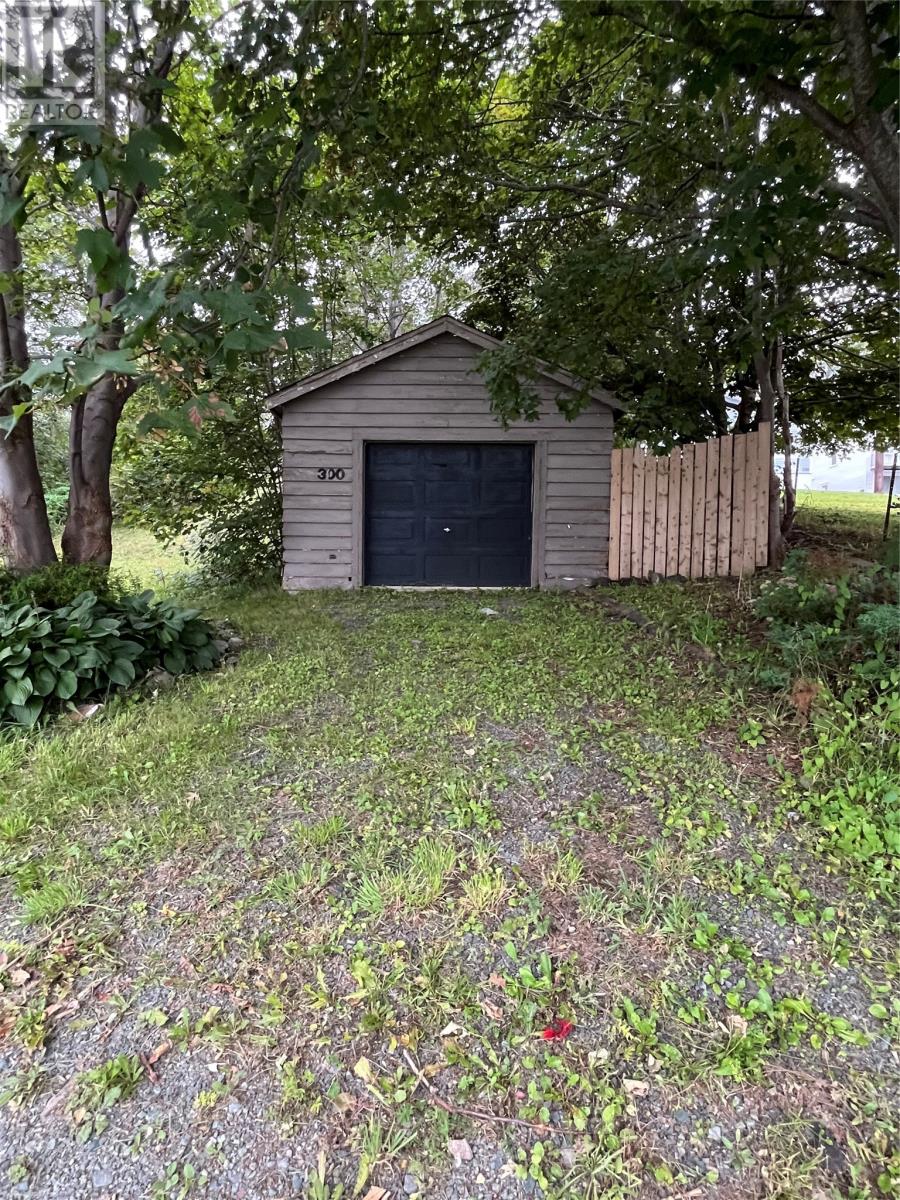 300 Topsail Road Property Photo 2