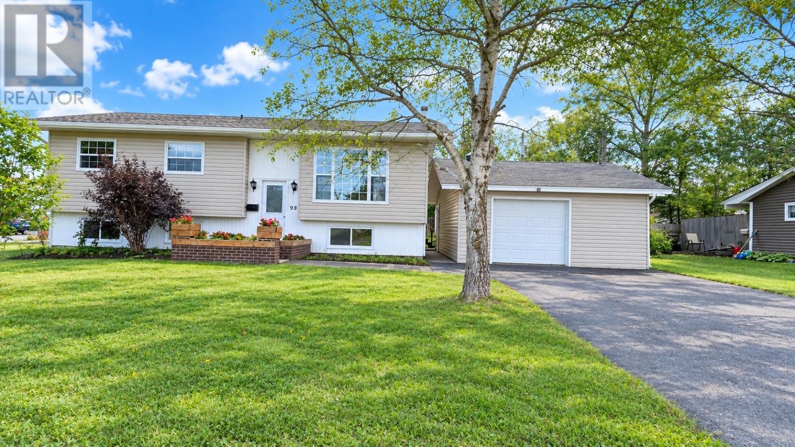 98 Rickenbacker Road Property Photo 1