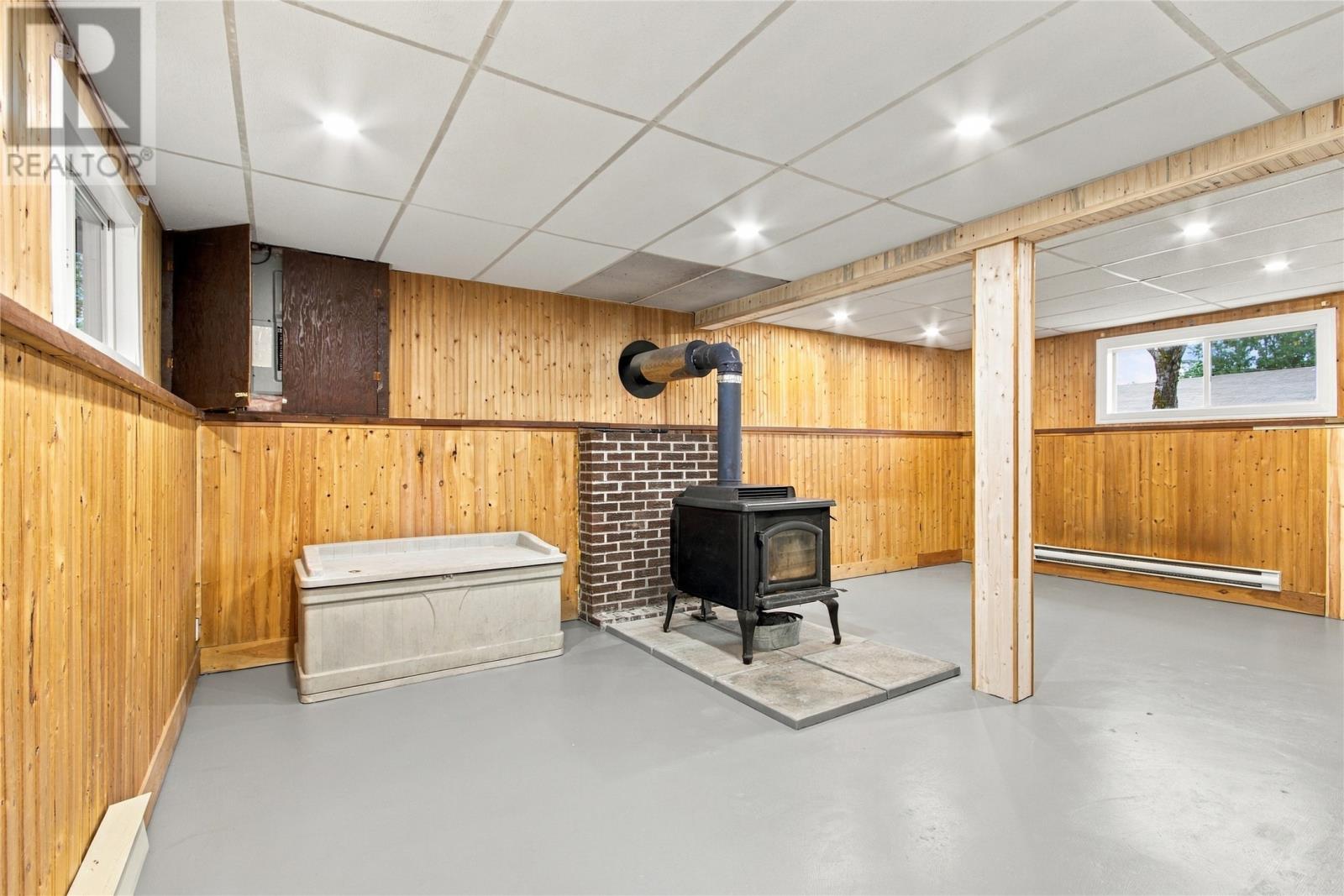 98 Rickenbacker Road Property Photo 16