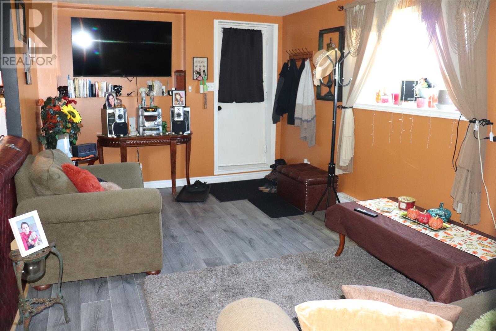 6 Hillview Avenue Property Photo 9