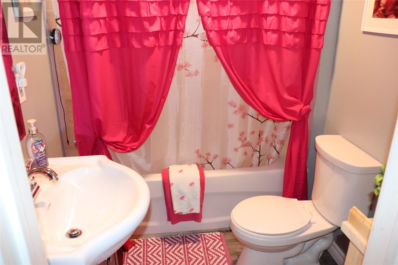 6 Hillview Avenue Property Photo 14