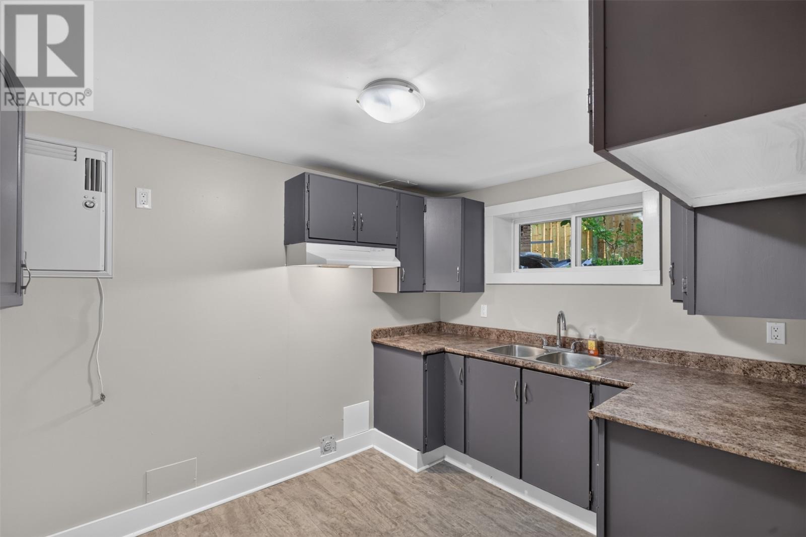 21 Symonds Place Property Photo 38