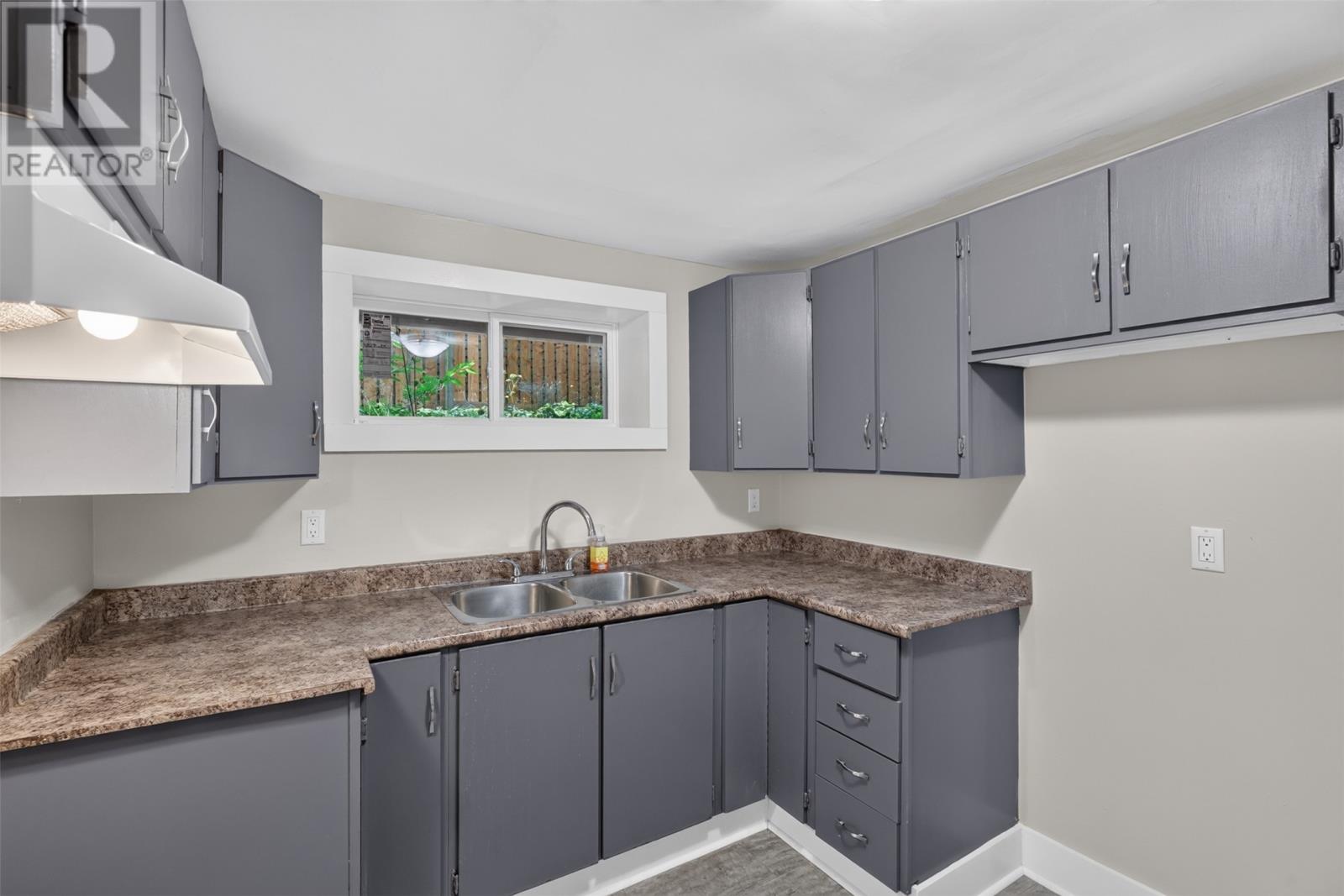 21 Symonds Place Property Photo 39