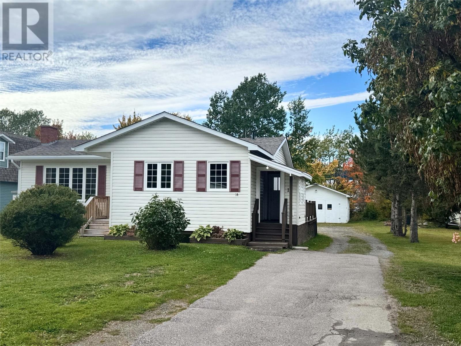 14 Hillview Heights Property Photo 1