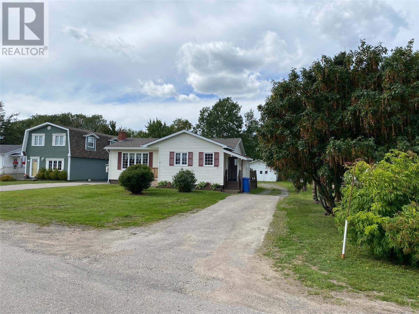 14 Hillview Heights Property Photo 3