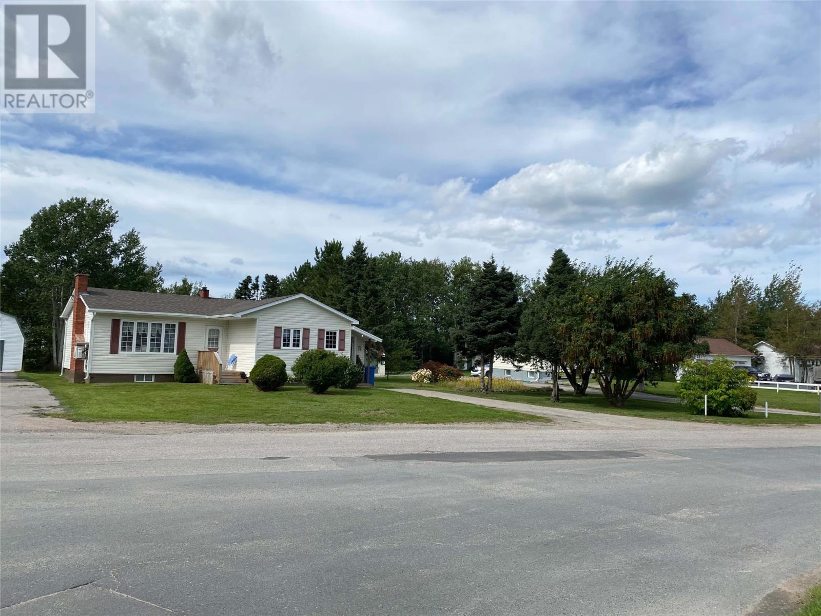 14 Hillview Heights Property Photo 4