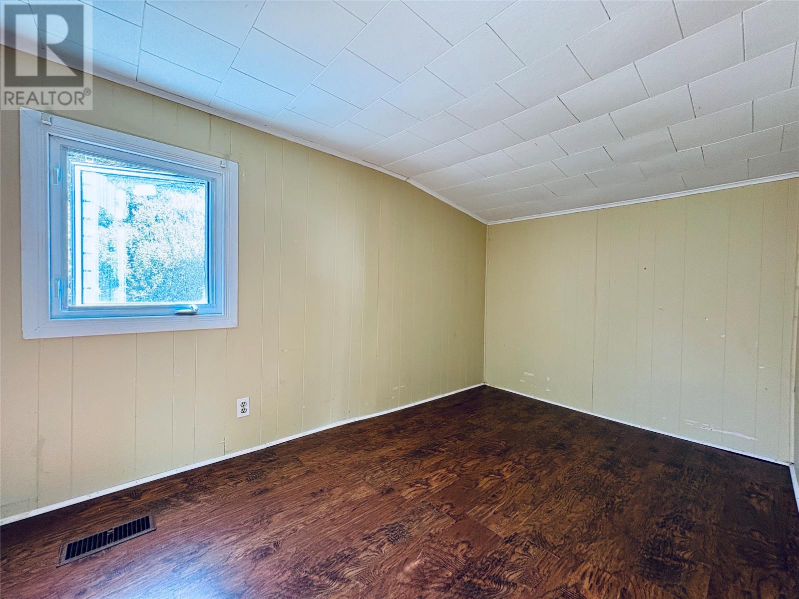 80-82 Riverside Drive Property Photo 16
