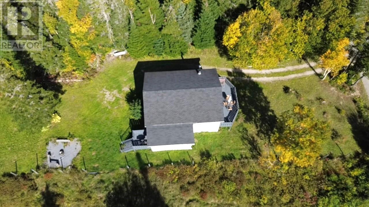 735 Lakeview Road Property Photo 4