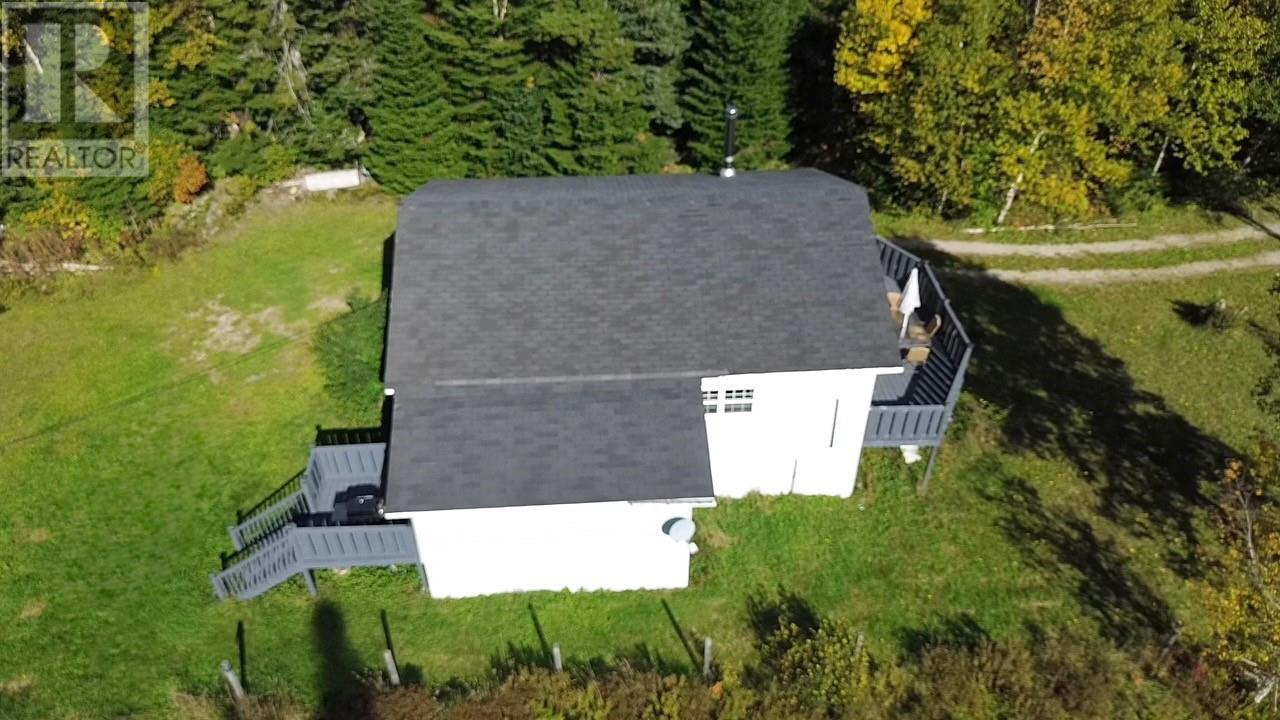 735 Lakeview Road Property Photo 5