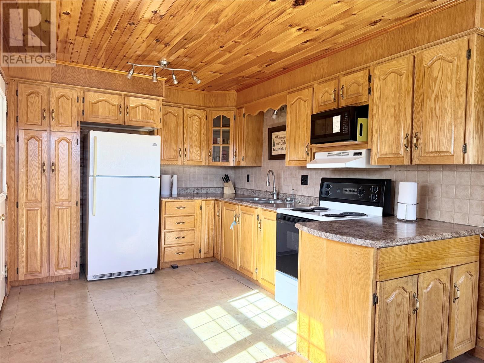 735 Lakeview Road Property Photo 11
