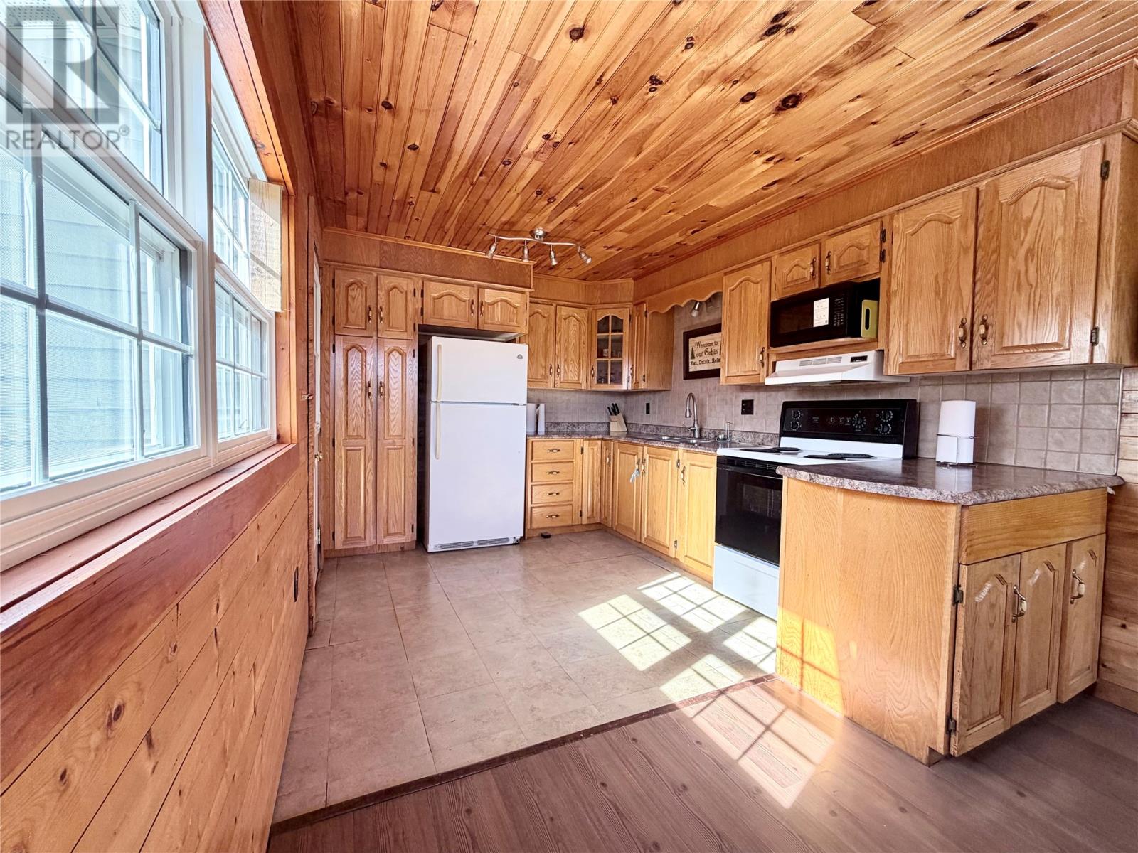 735 Lakeview Road Property Photo 12
