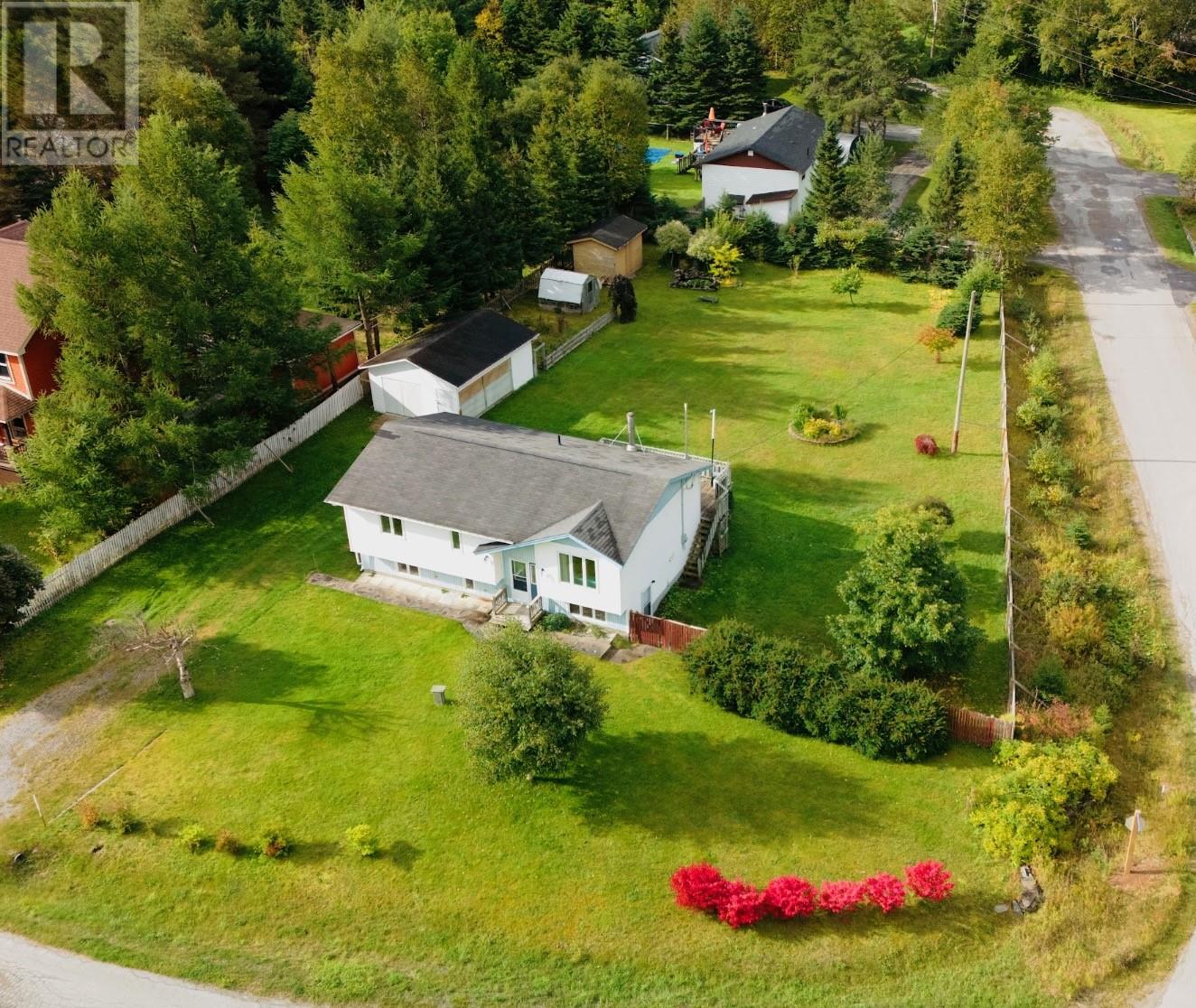 2 Roberts Drive Photo de la propriété 1