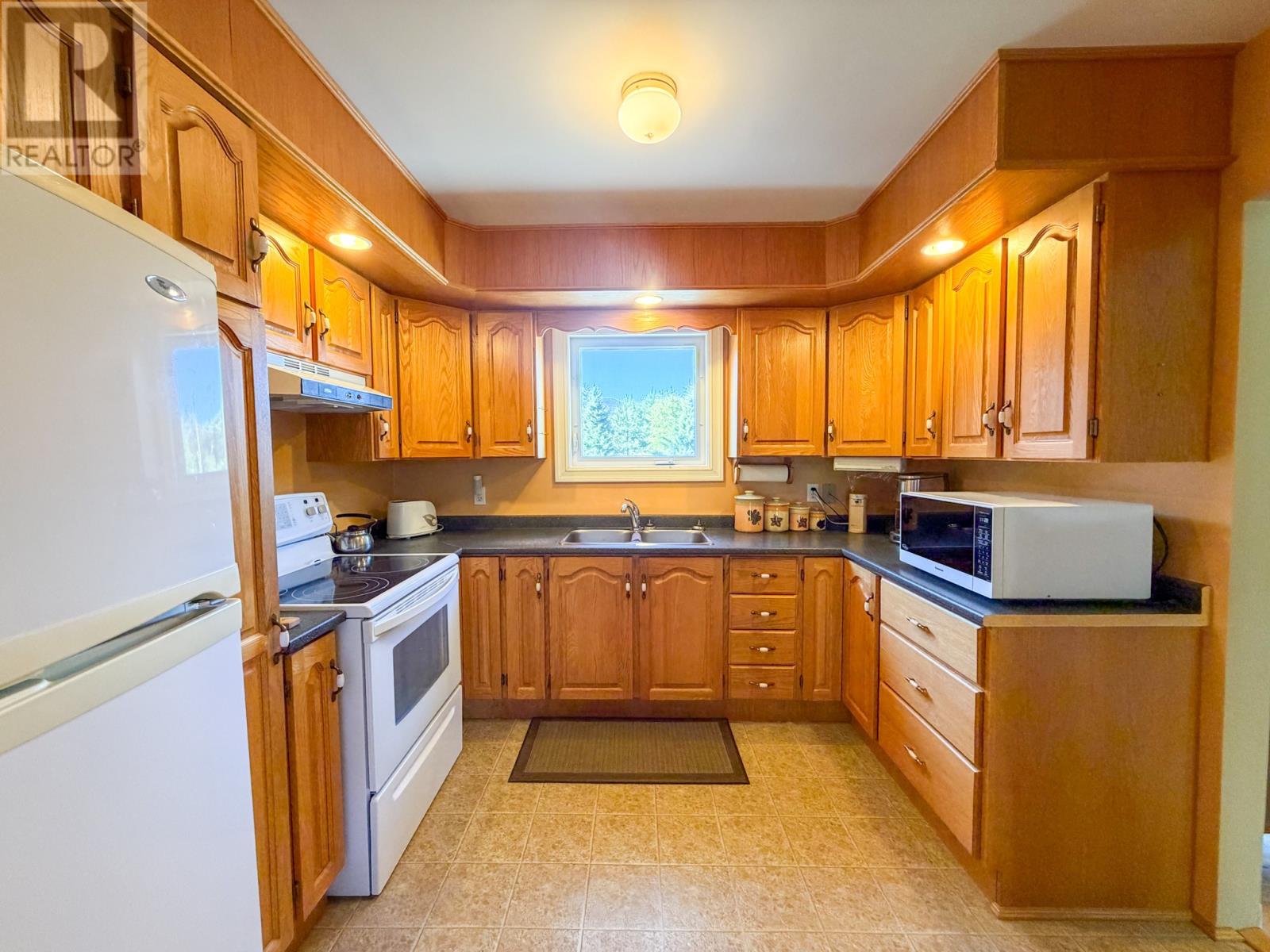 2 Roberts Drive Property Photo 6
