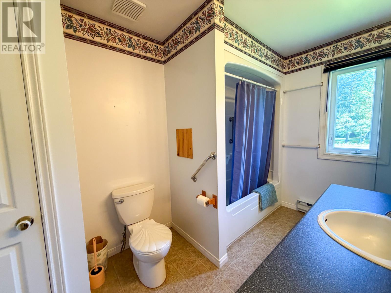 2 Roberts Drive Property Photo 16