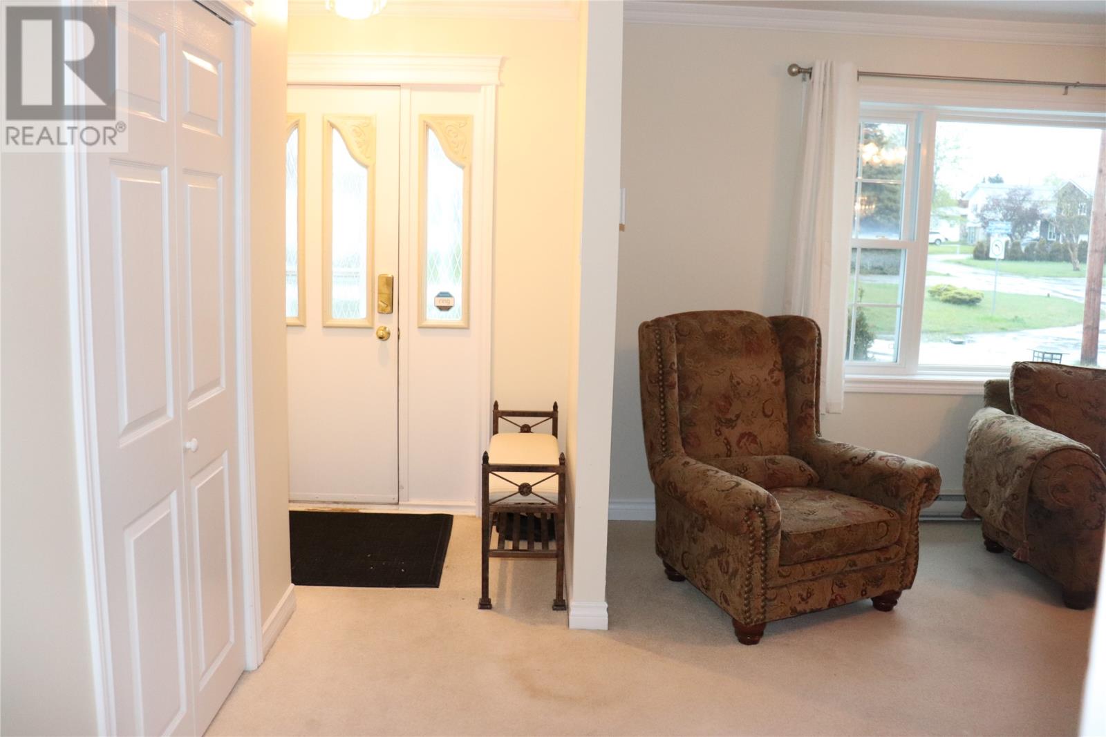 96 Colonial Avenue Property Photo 4