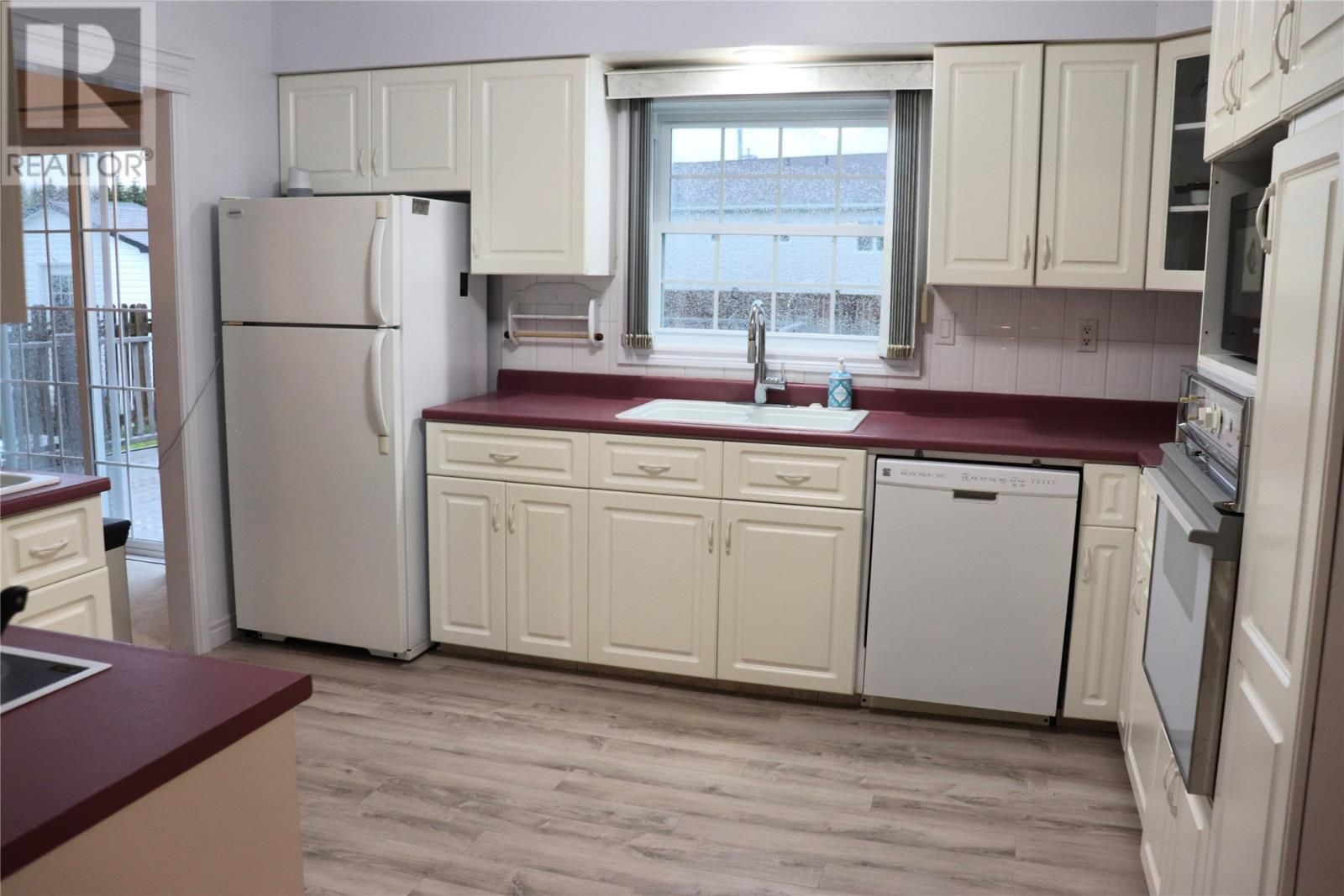 96 Colonial Avenue Property Photo 7