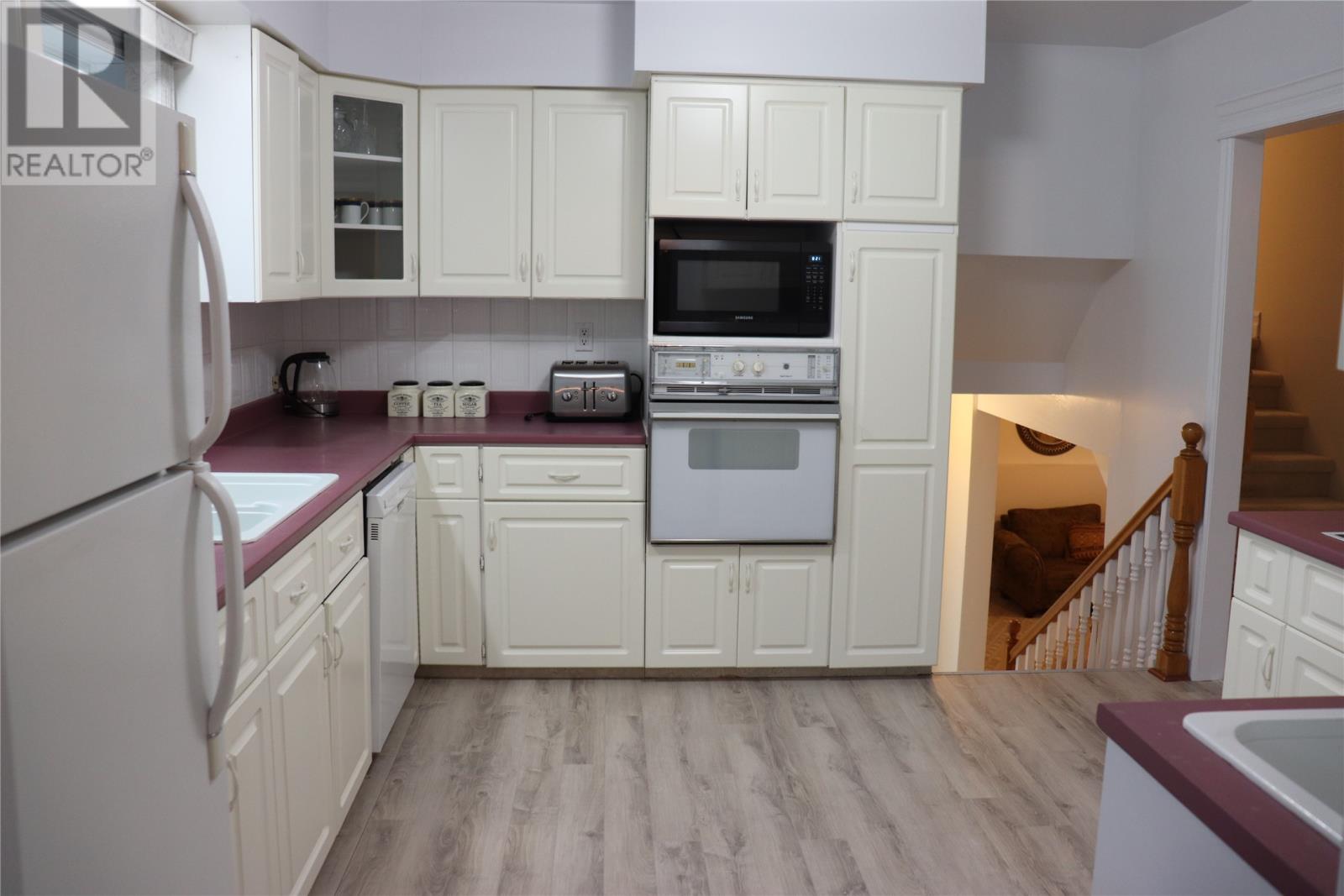 96 Colonial Avenue Property Photo 8