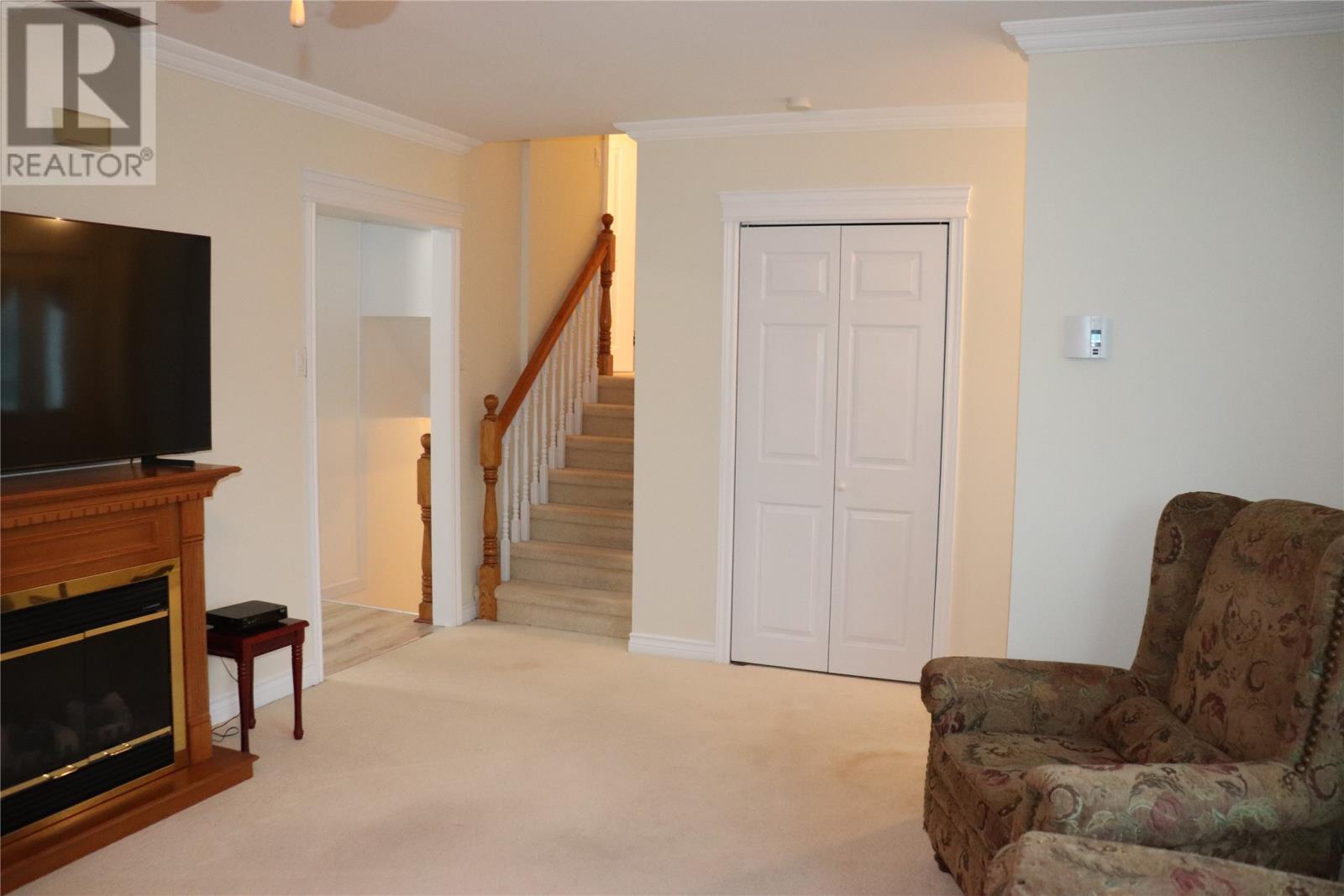 96 Colonial Avenue Property Photo 12