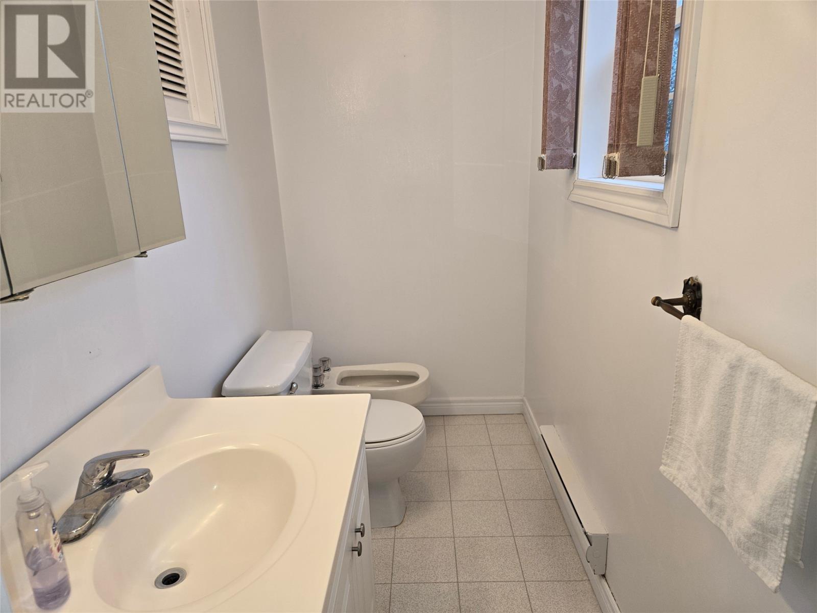 96 Colonial Avenue Property Photo 14