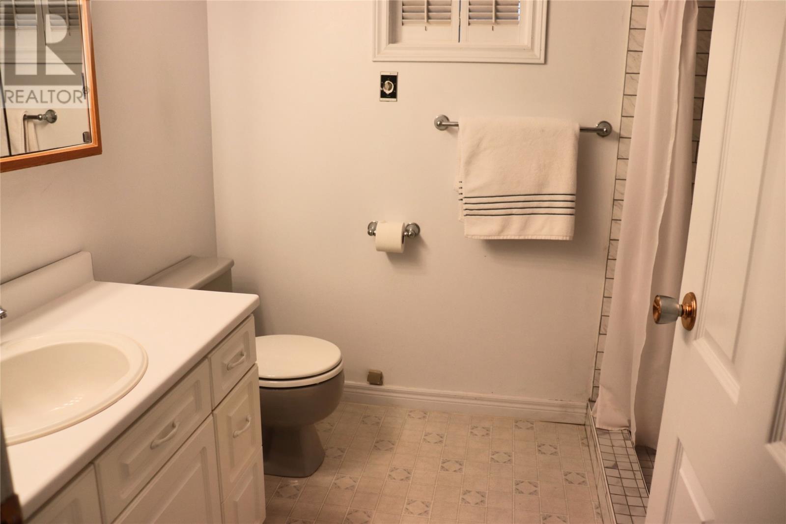 96 Colonial Avenue Property Photo 17