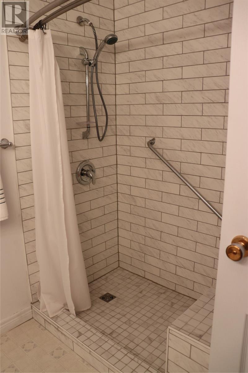 96 Colonial Avenue Property Photo 18
