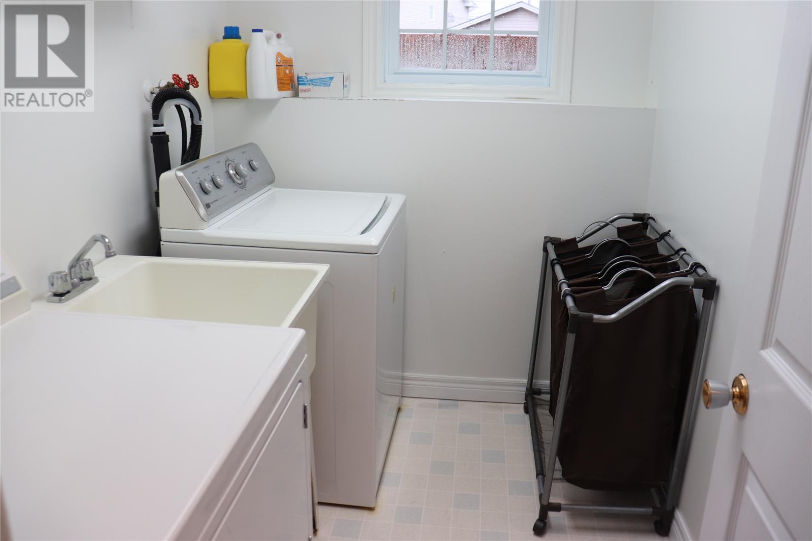 96 Colonial Avenue Property Photo 21