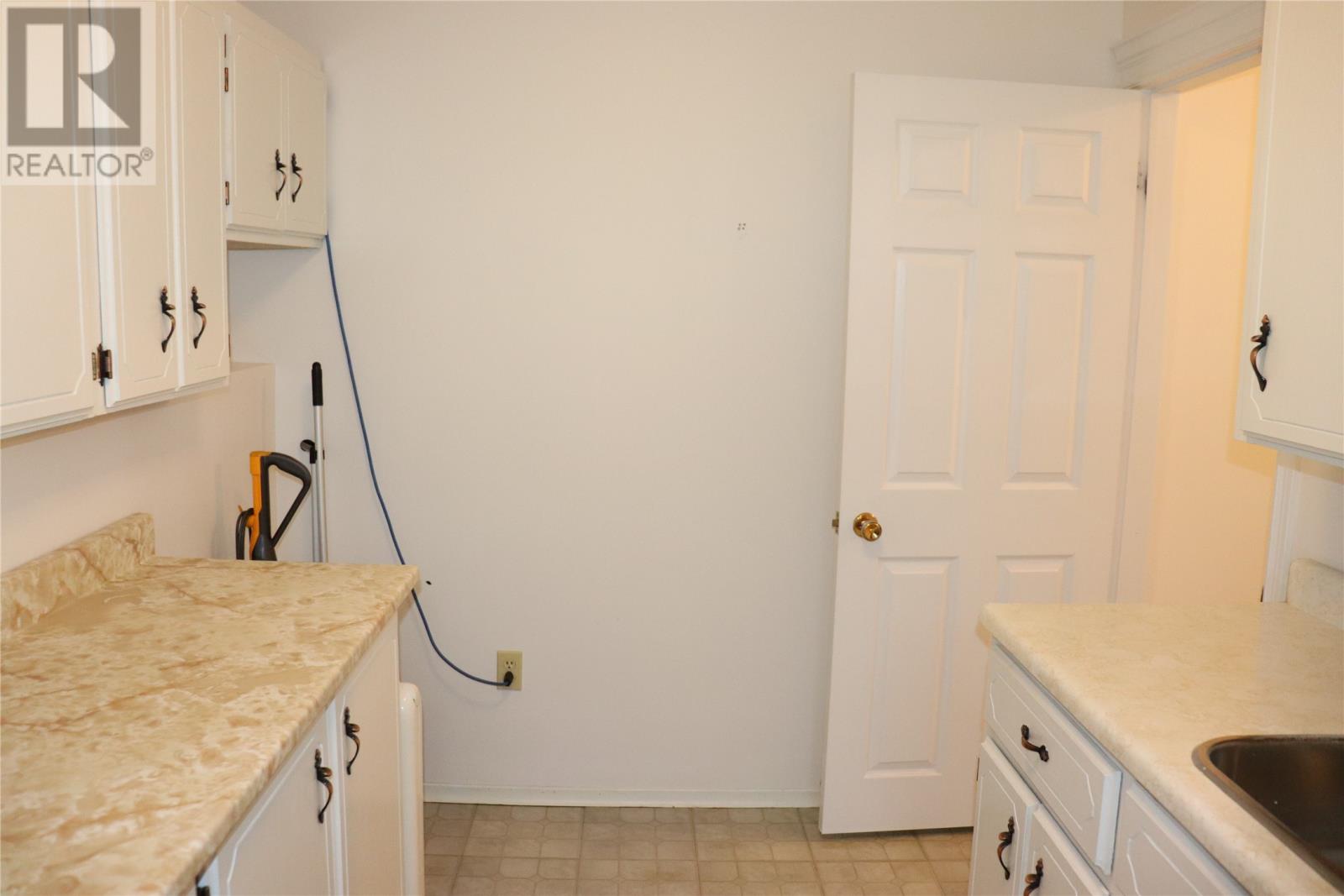 96 Colonial Avenue Property Photo 24