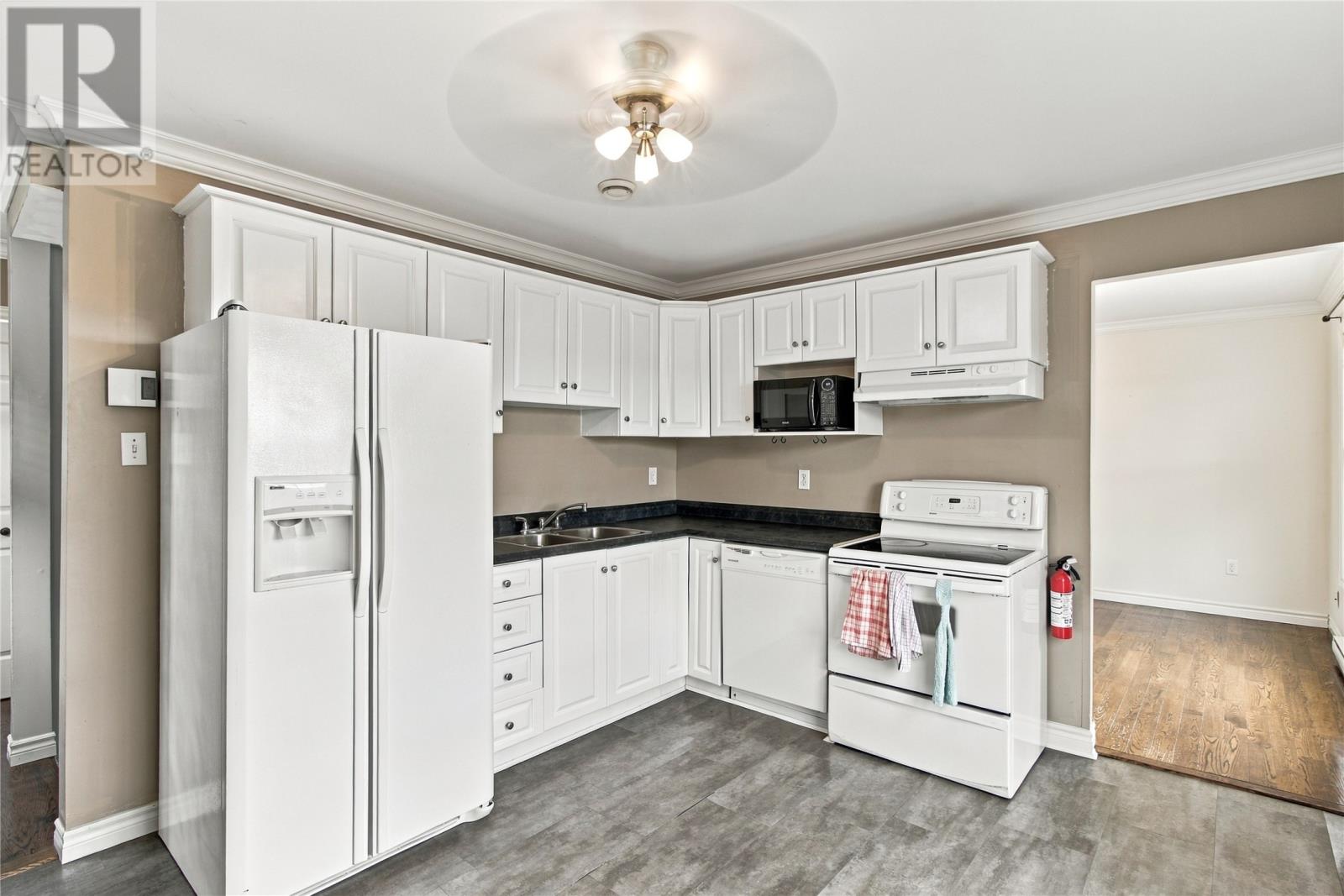 10 Clevedon Crescent Property Photo 7