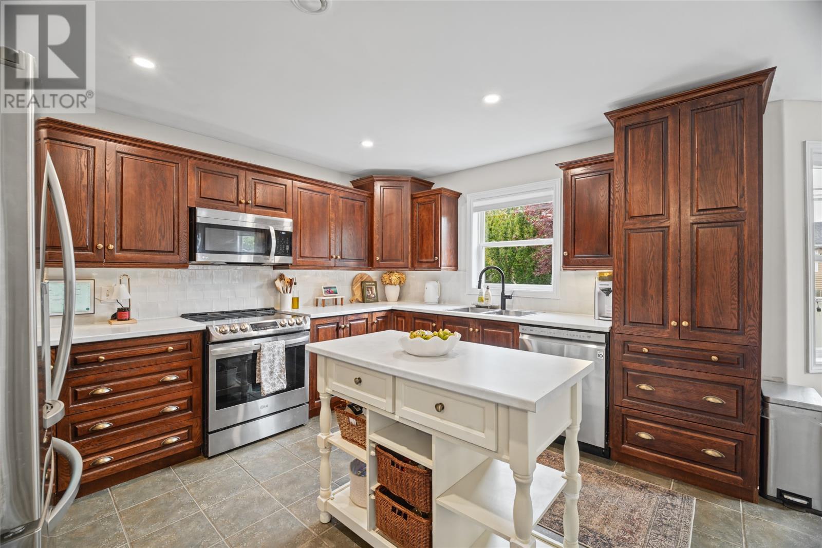 84 Gil Eannes Drive Property Photo 6