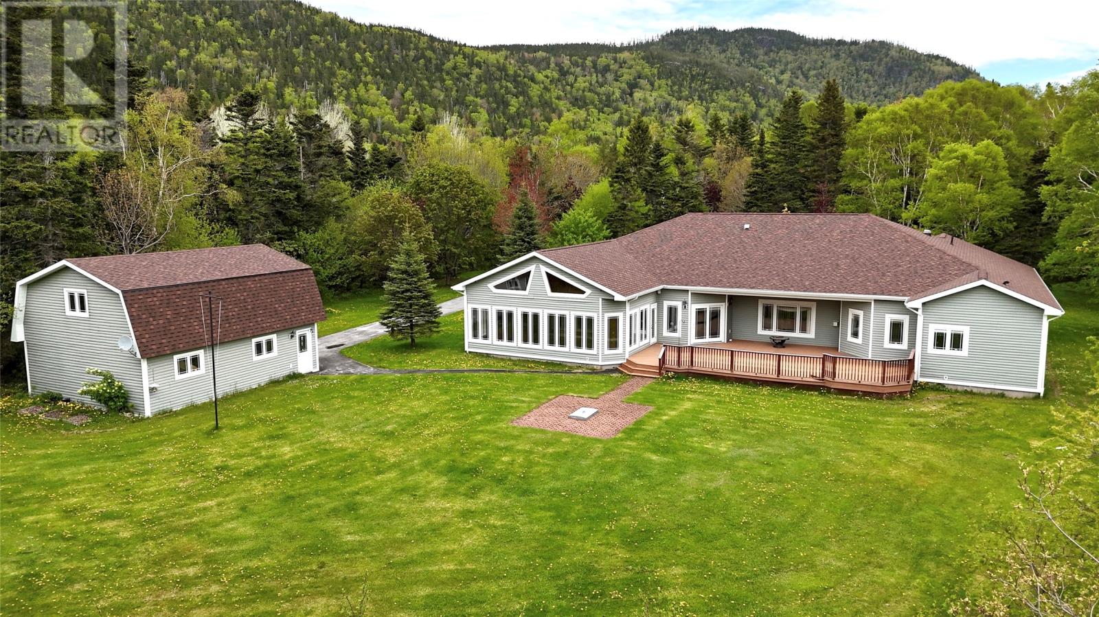6 Tamarack Street Property Photo 8