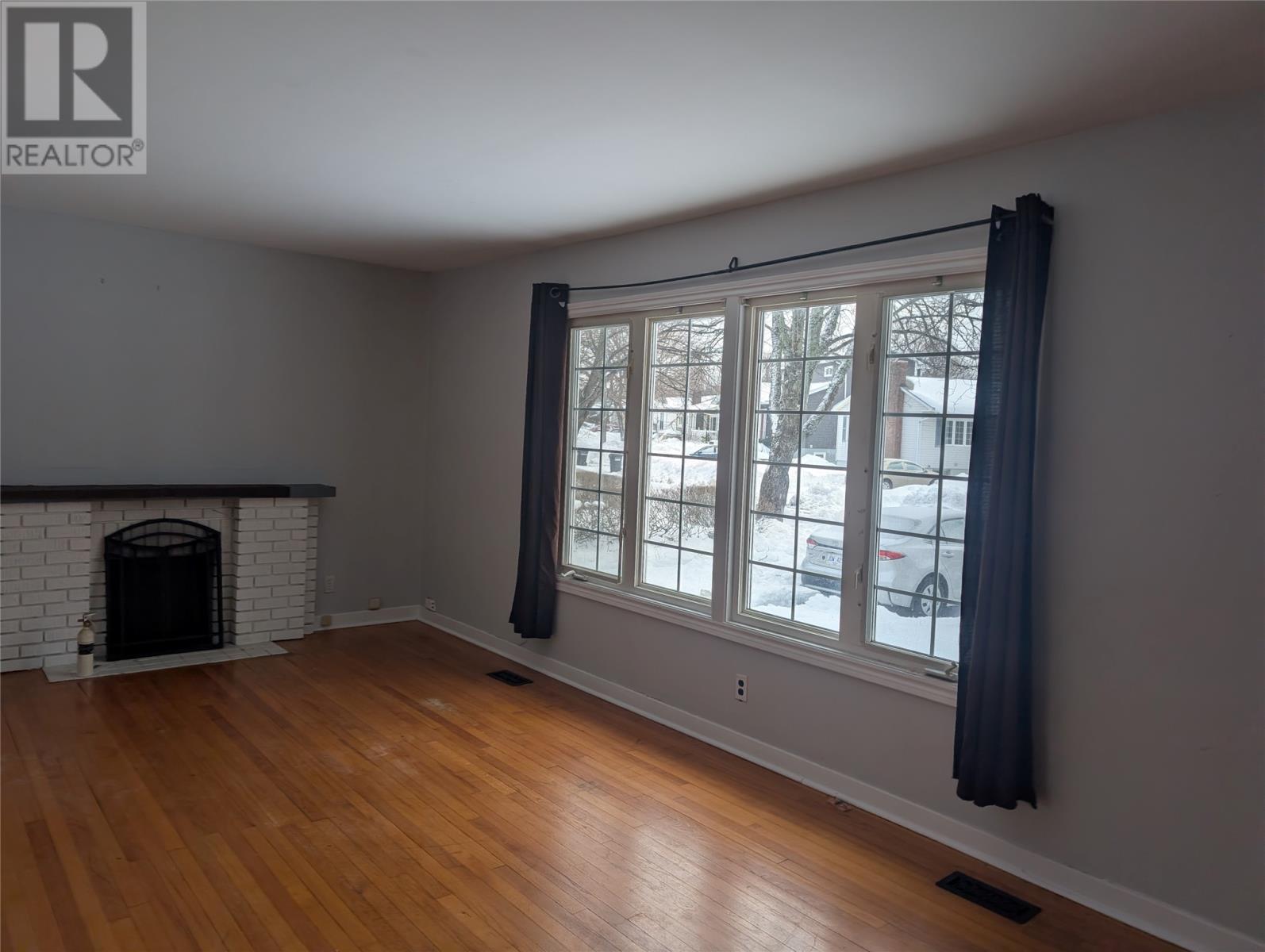 32 Dundas Street Property Photo 7