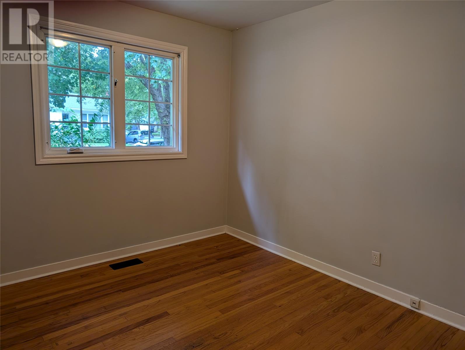 32 Dundas Street Property Photo 15