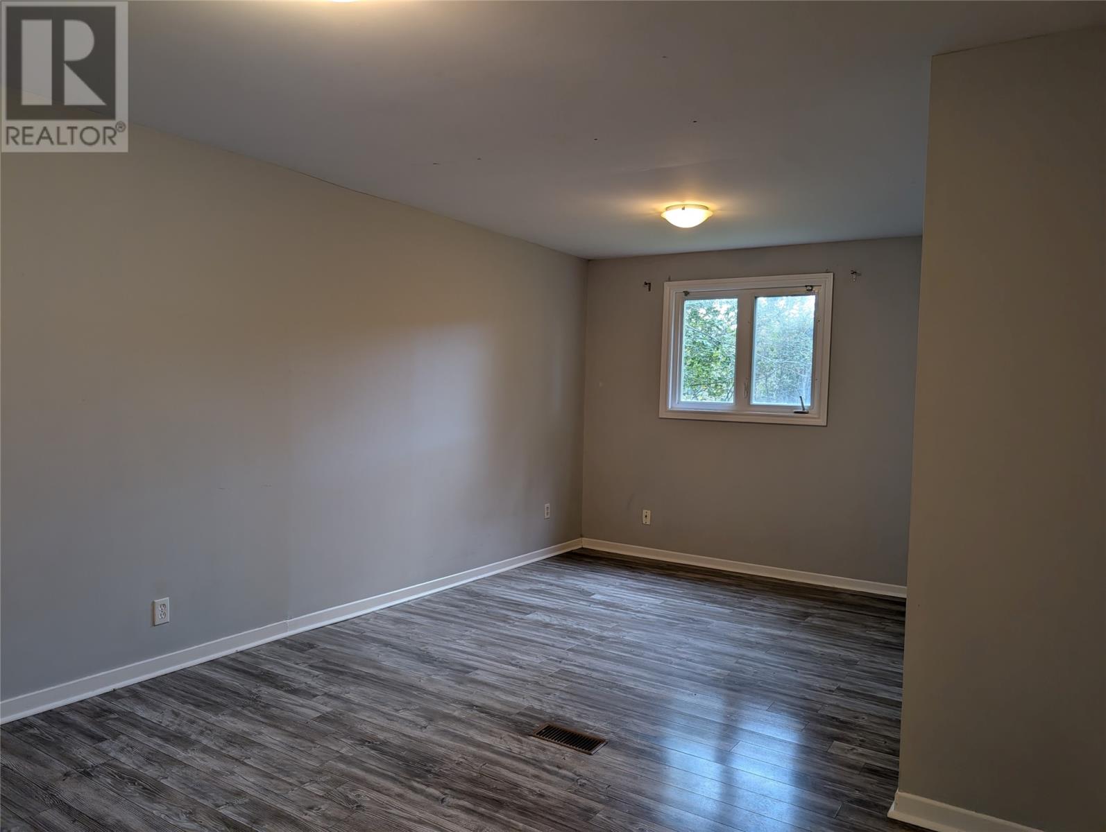 32 Dundas Street Property Photo 17
