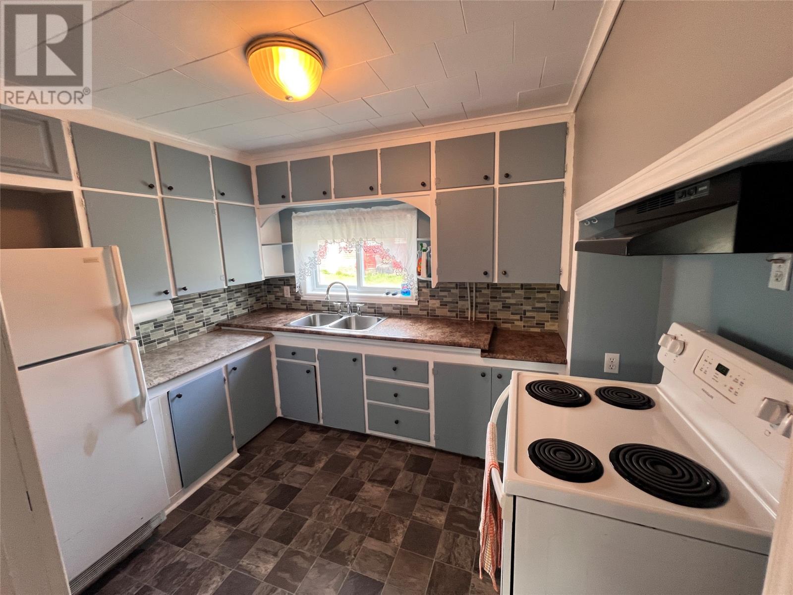 10-12 Hill Avenue Property Photo 4