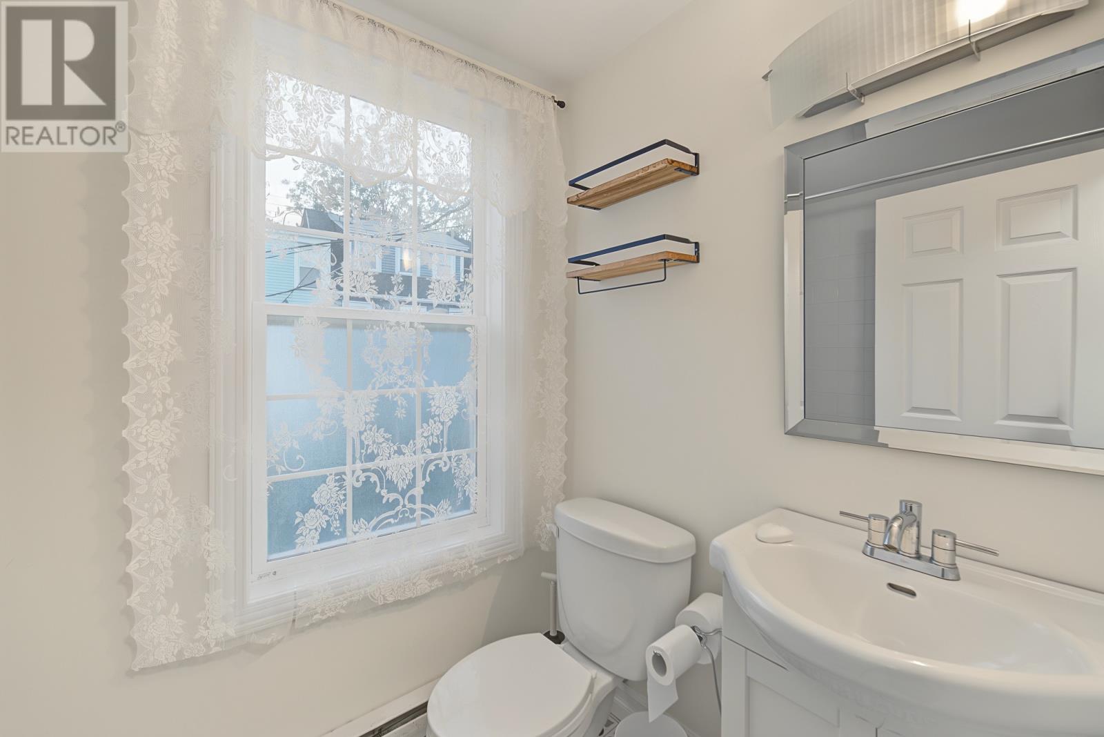 66 Colonial Street Property Photo 32