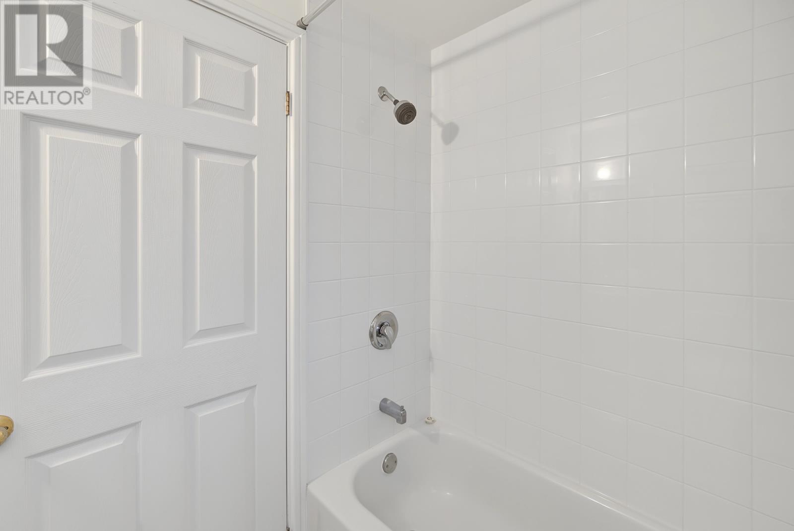 66 Colonial Street Property Photo 33