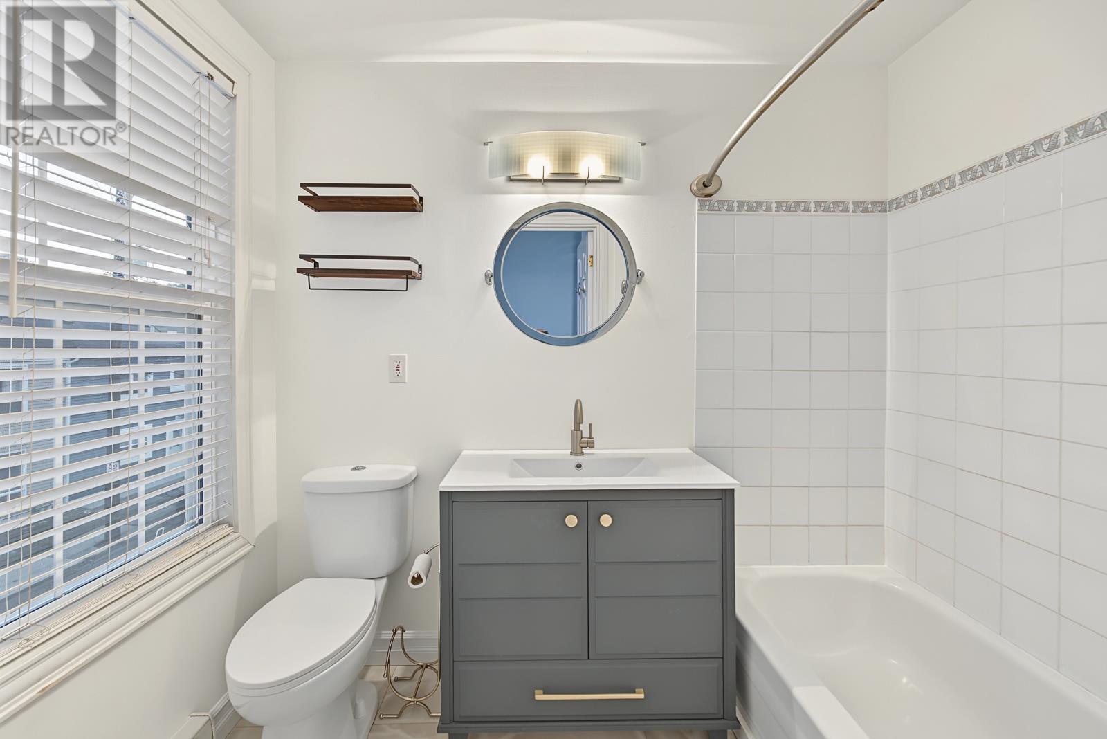 66 Colonial Street Property Photo 44