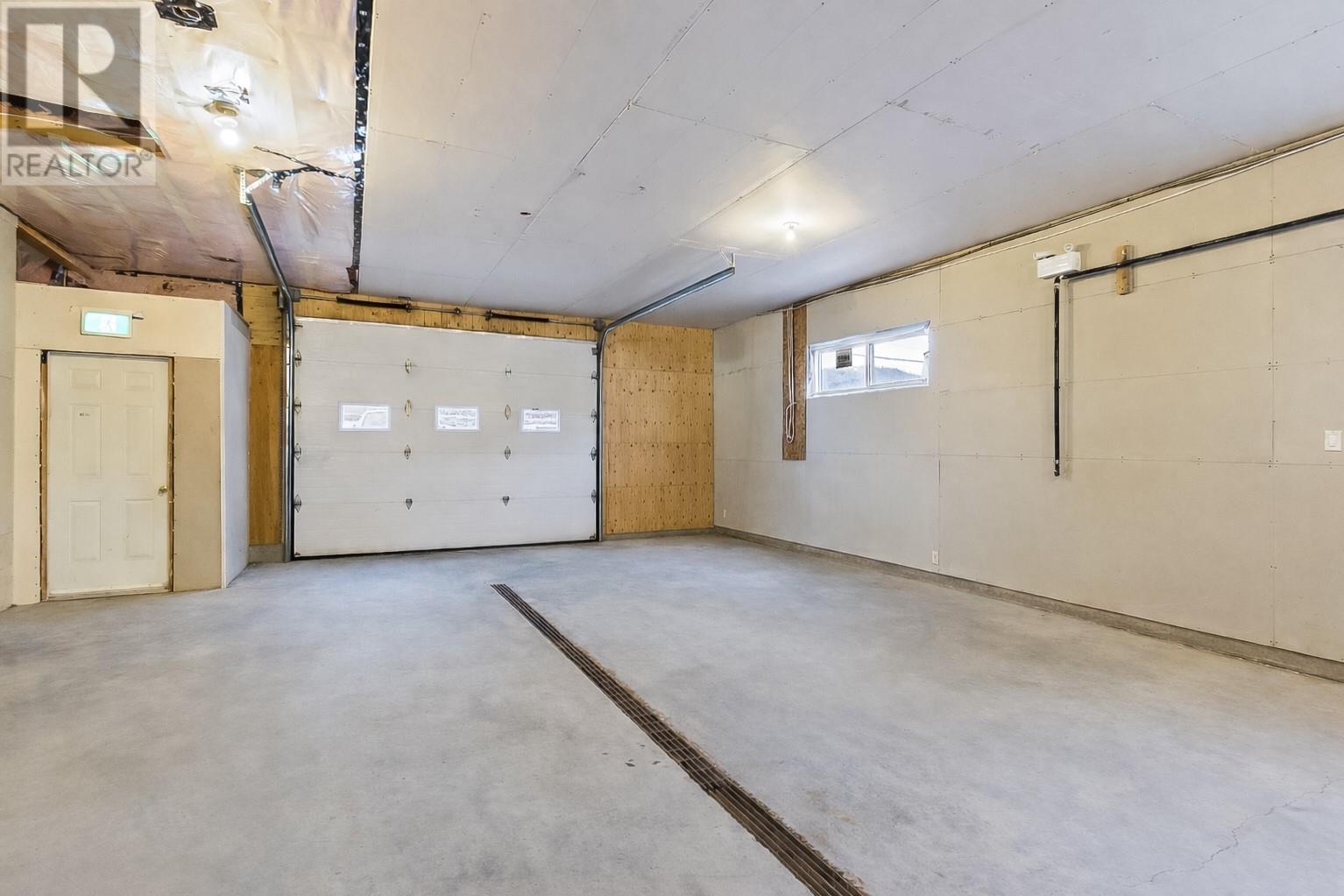 21 Veterans Way Property Photo 9