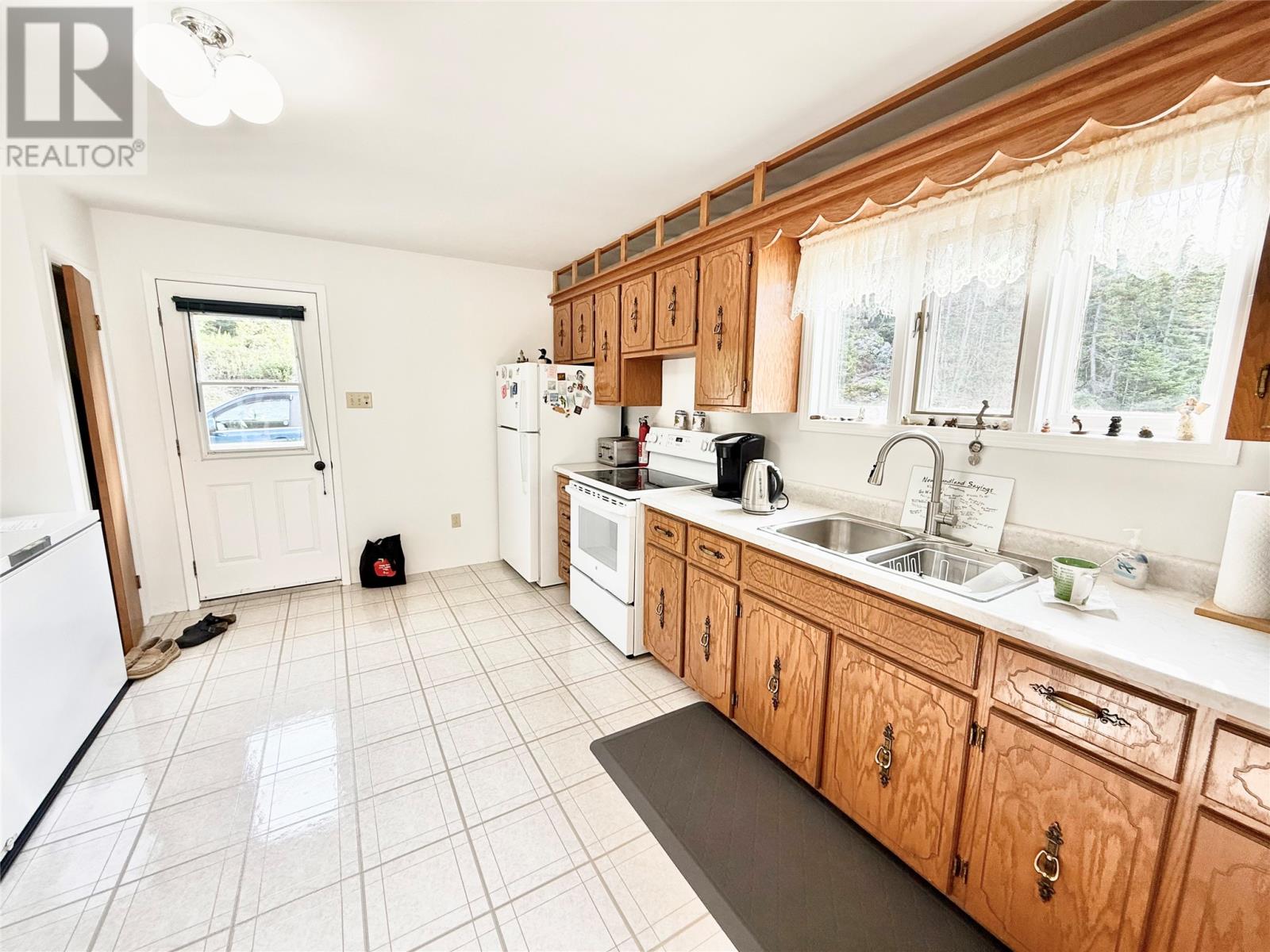 24 Main Road Property Photo 14