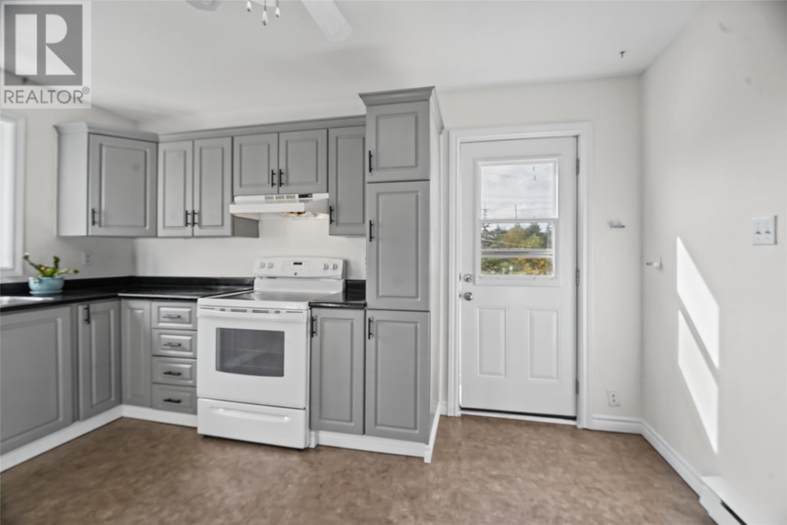 9 Eastbourne Crescent Property Photo 4