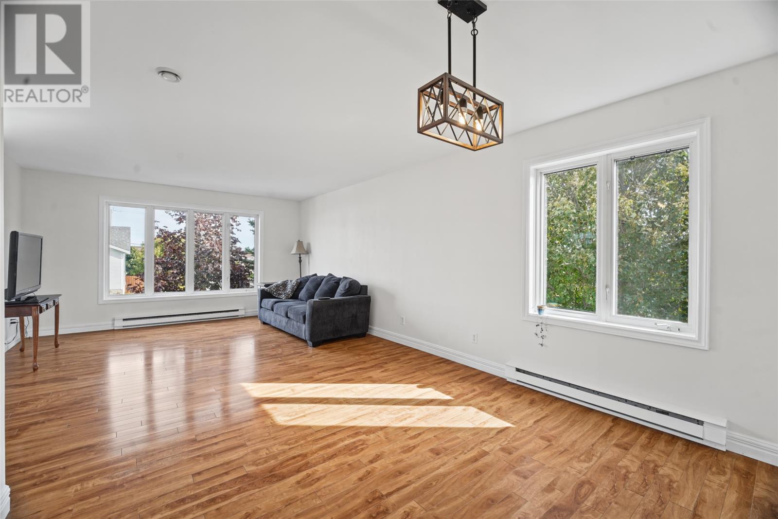 9 Eastbourne Crescent Property Photo 6