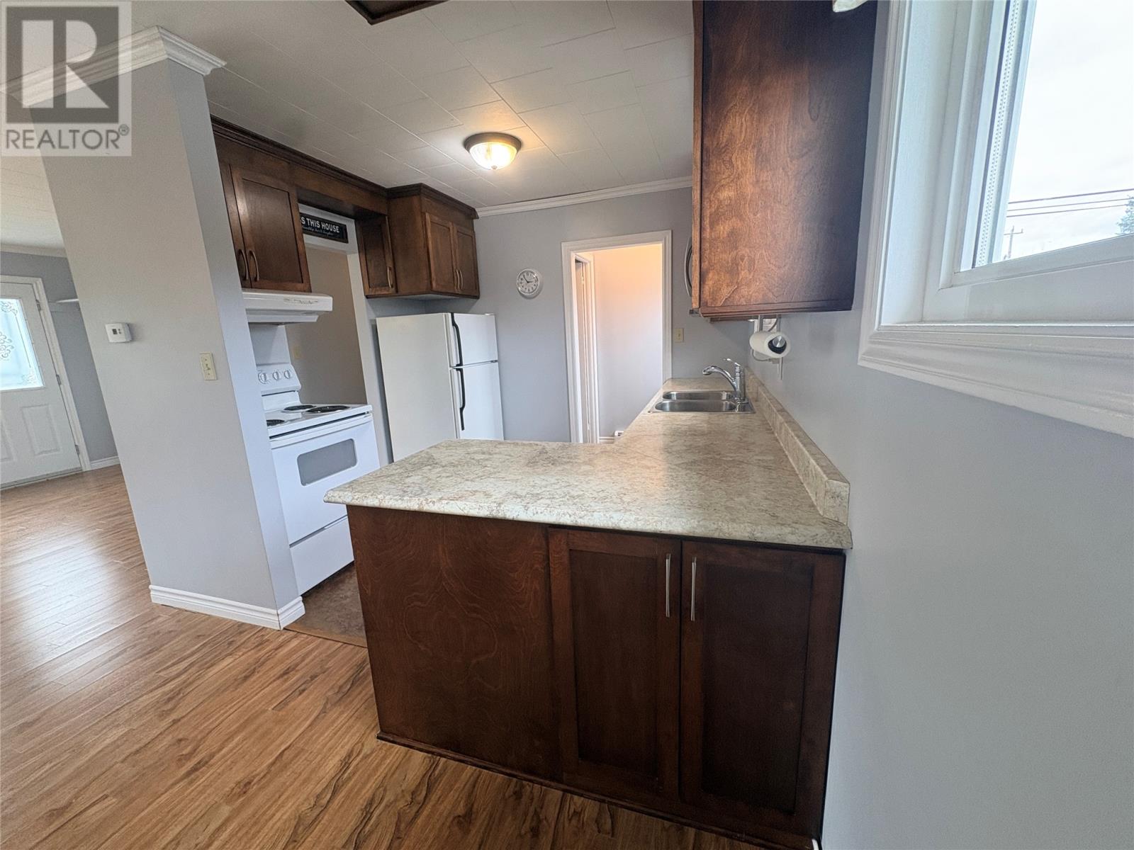 8 Fairview Street Property Photo 10