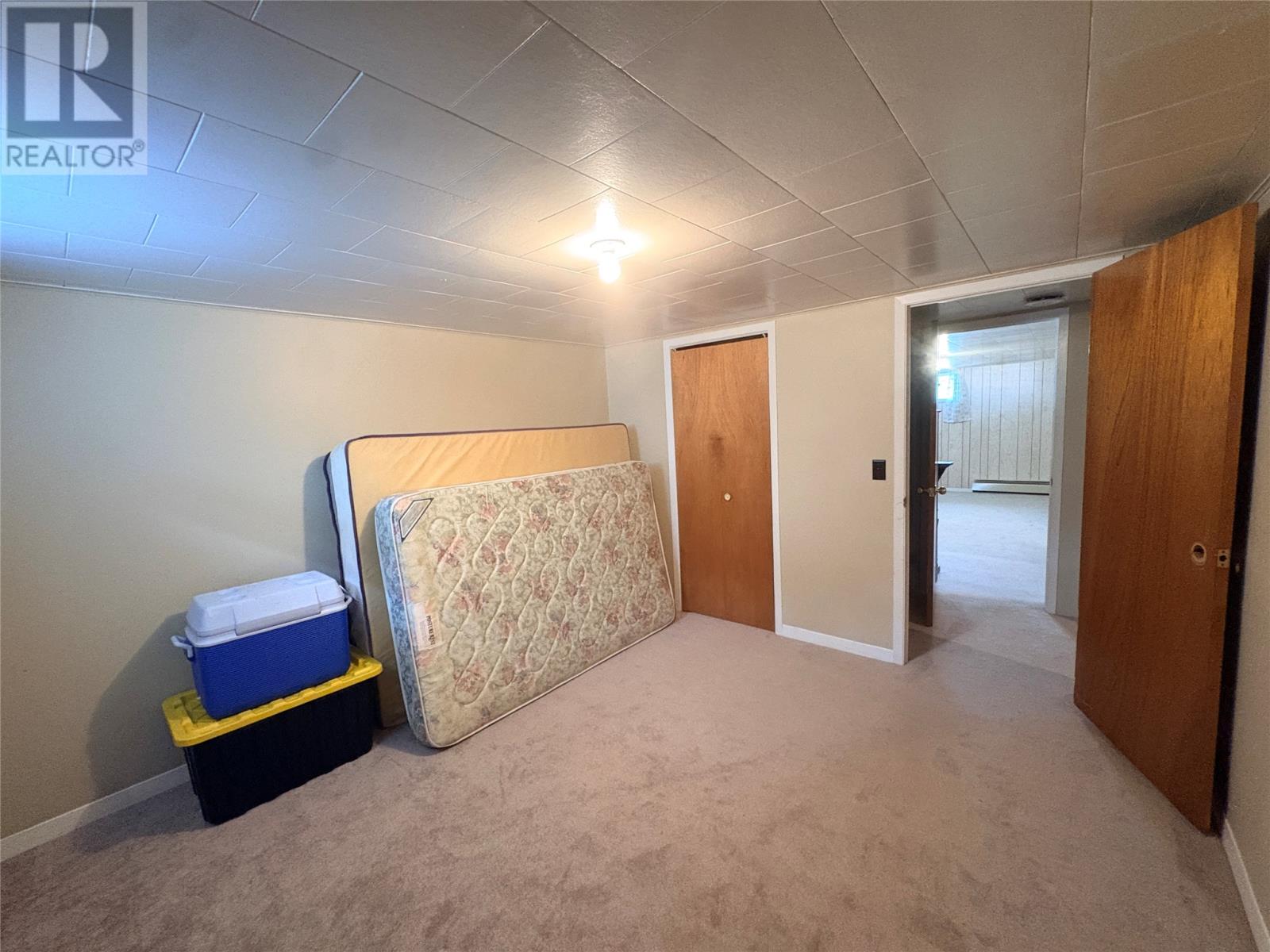 8 Fairview Street Property Photo 23