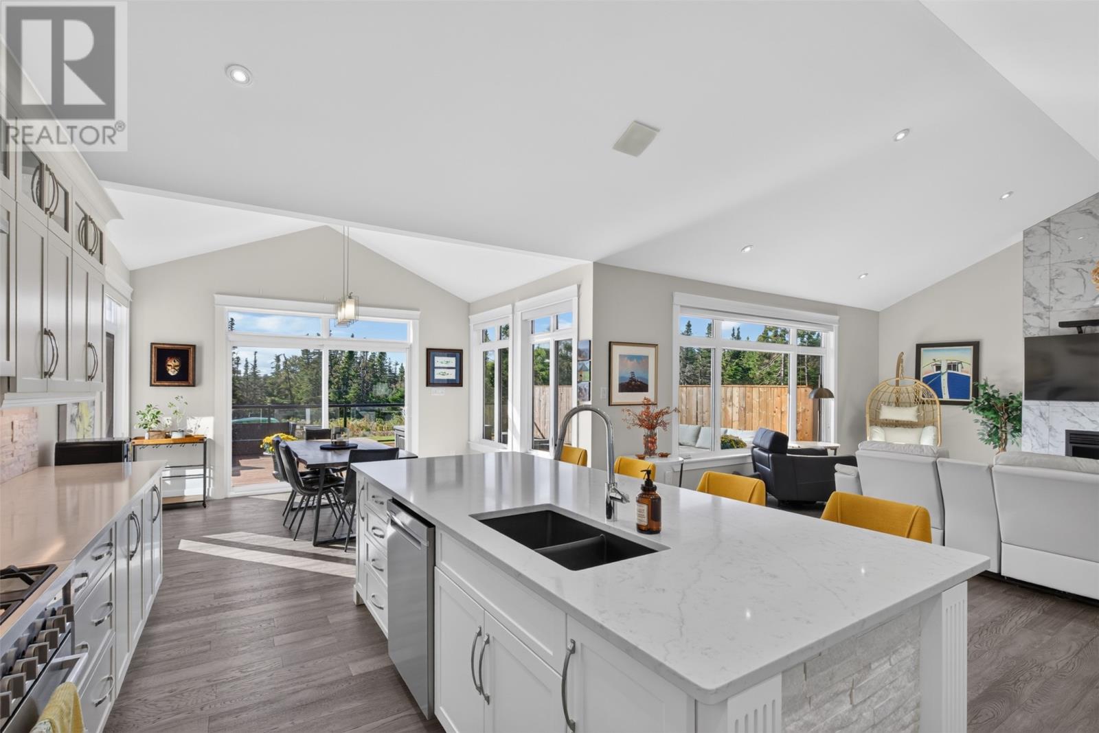 34 Edgewater Lane Property Photo 17