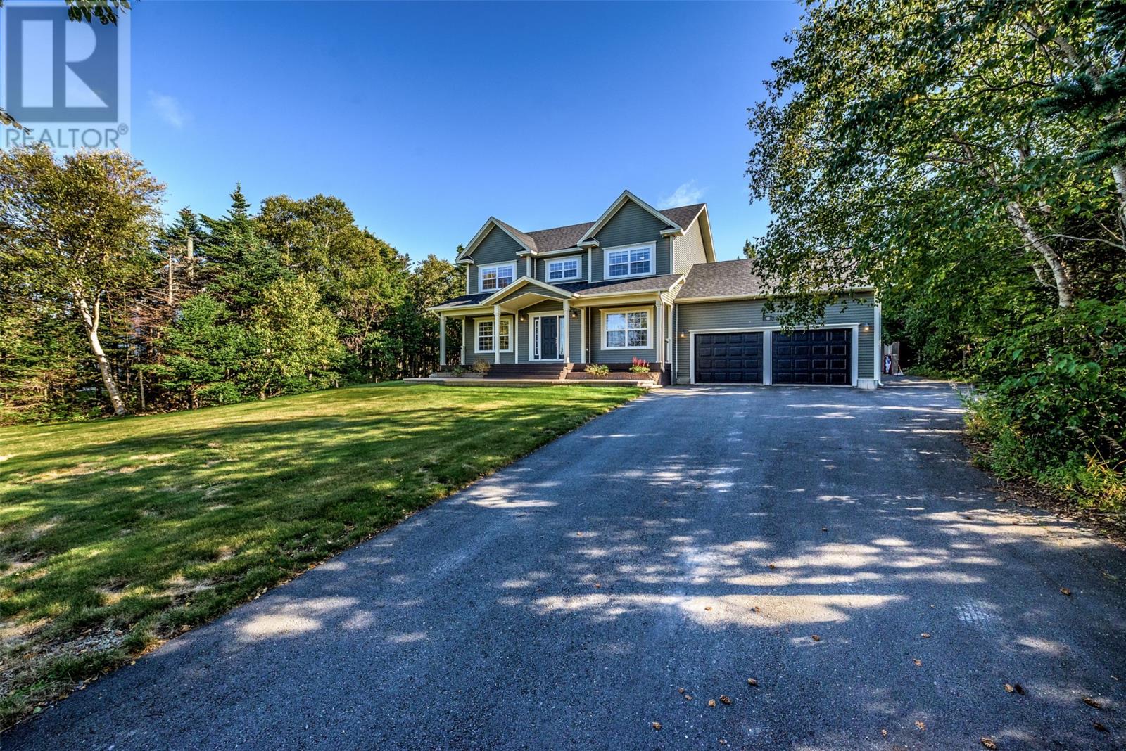 43 Pine Ridge Crescent Property Photo 1