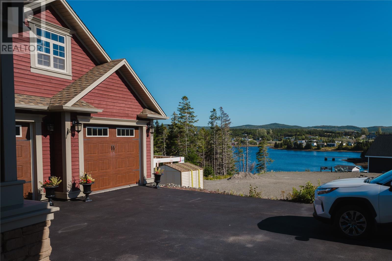 17 Dock Point Street Property Photo 5