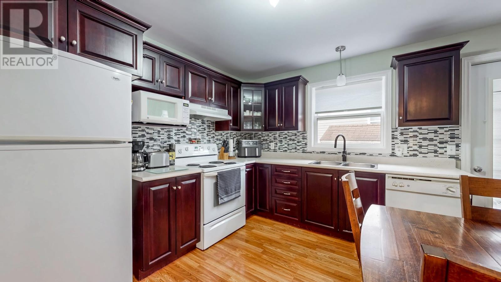 123 Edison Place Property Photo 3