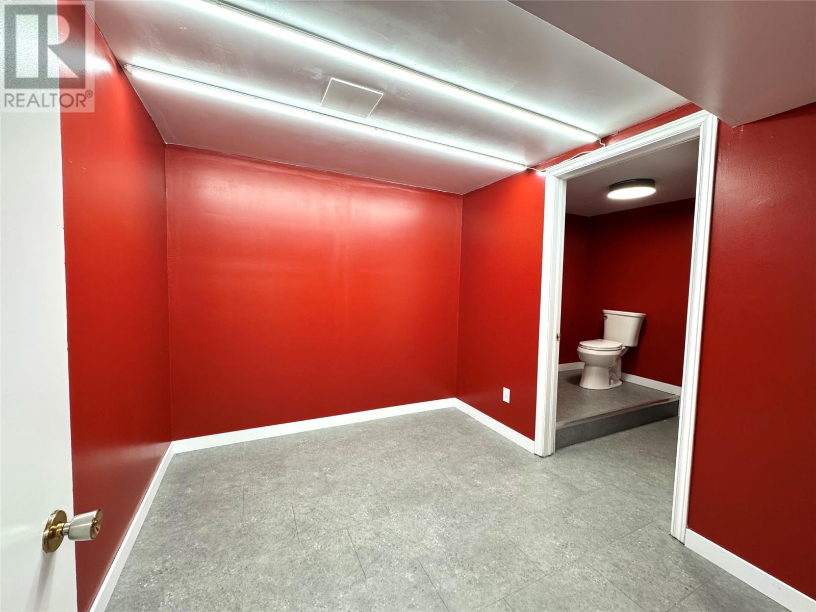 1368-1370 Torbay Road Property Photo 12
